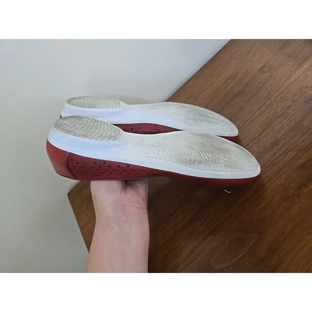 Clarks Collection Red Leather Perforated Soft Cushion Ballet Flats Womens 9